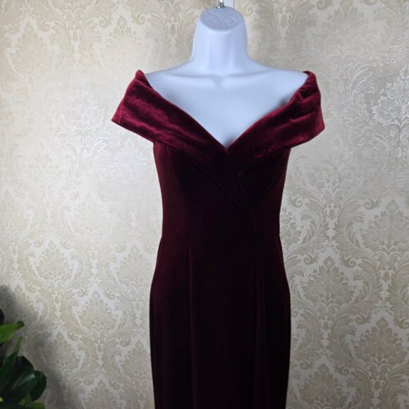 Avery G Size 0 Maroon Velvet On/Off Shoulder Formal Dress Gown Front Slit Train - Picture 7 of 12
